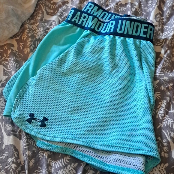Under Armour Pants - UNDER ARMOUR MEDIUM SHORTS